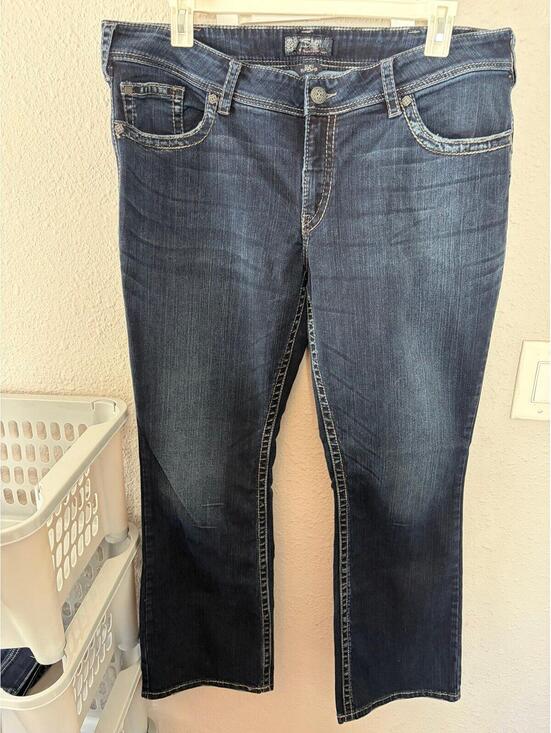 Denim - Silver Suki Surplus Jeans Dark Wash size 22 L32